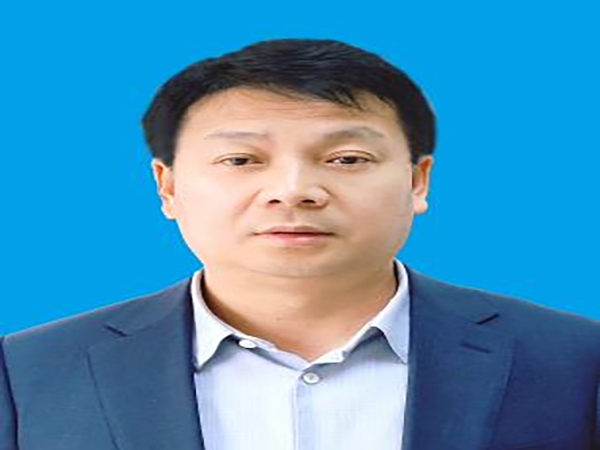 公   示